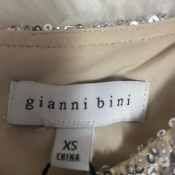 Gianni Bini Silver Sequin Short Sleeve Top - Picture 2 of 11